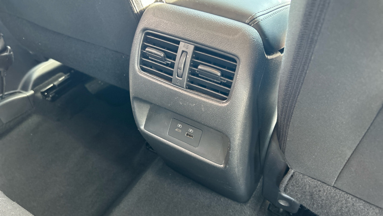 Nissan Qashqai 1.3 DiG-T MH N-Connecta 5dr Petrol Hatchback